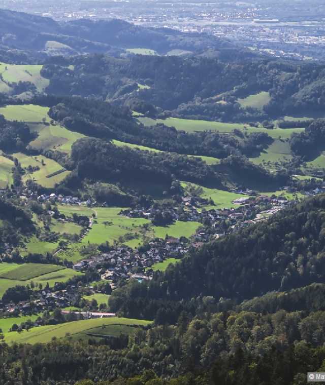 Tief unten liegt unser Startort Glottertal.