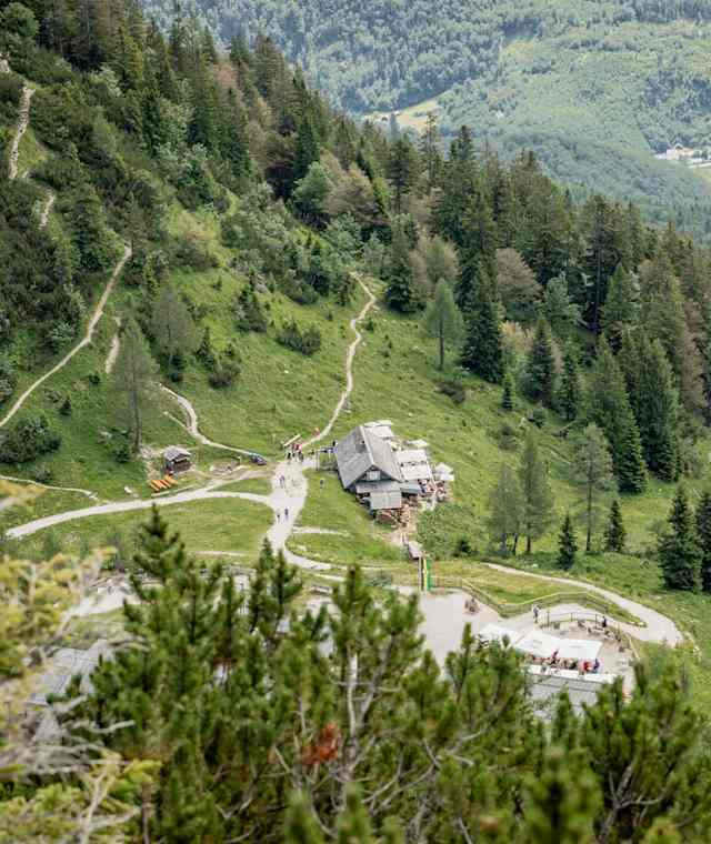Blick zur Bergstation der Katrin Seilbahn