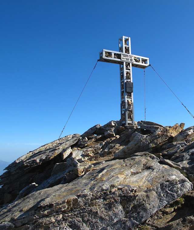 Das Gipfelkreuz des Larmkogels