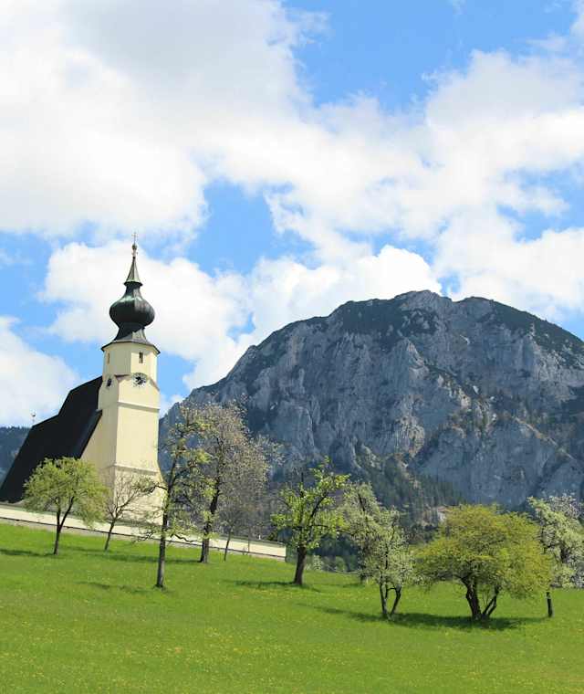 Die Kirche von Steinbach am Attersee