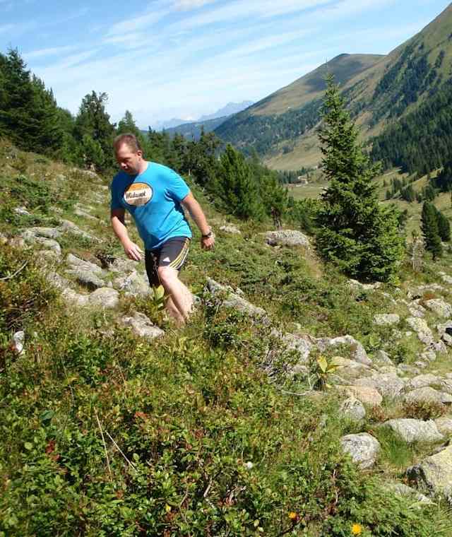 Aufstieg zum Königstuhl mit Blick zurück ins Rosanintal