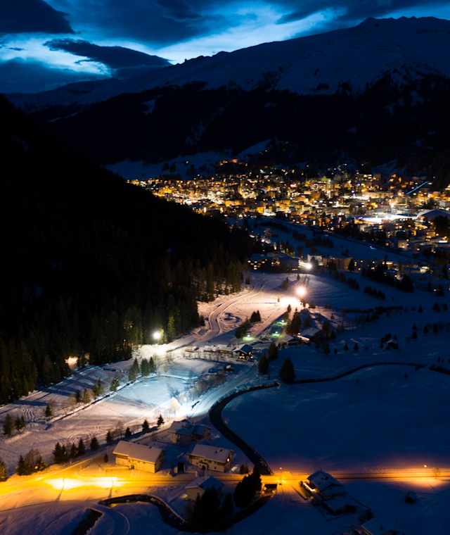 Blick auf die Nachtloipe in Davos