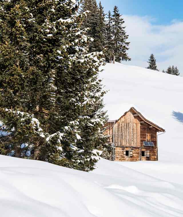 Maisäß Hütte am Winterwanderweg