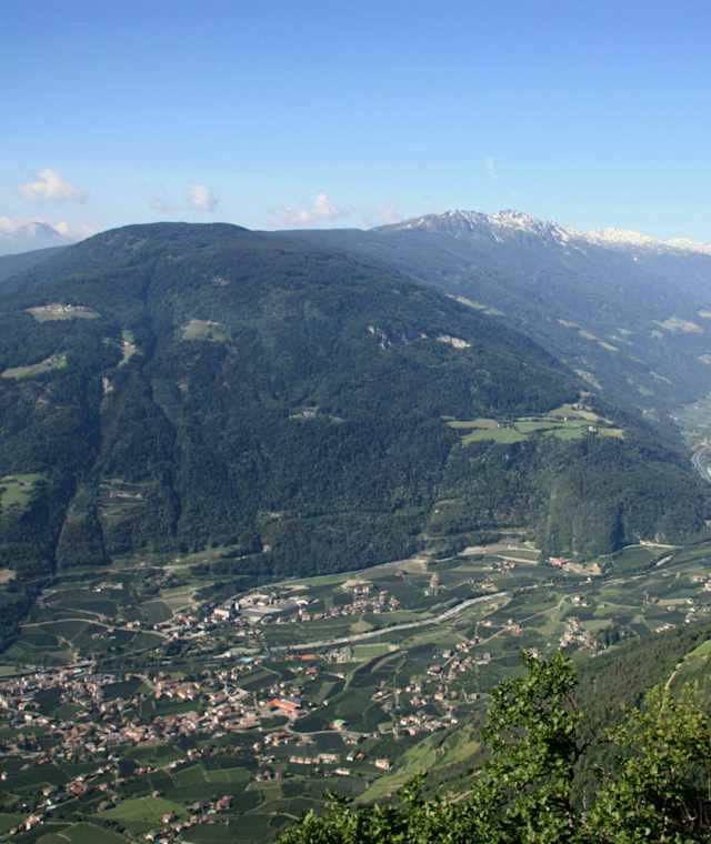 Zwischen Hochmuth und Vellau am Höhenweg