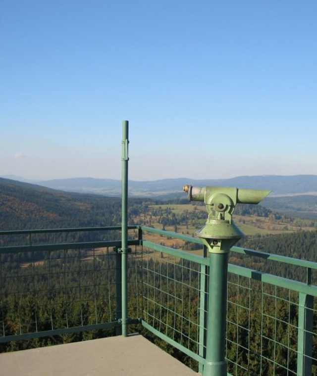 Traumhafte Aussicht von der Moldaublickwarte nach Tschechien zum Moldaustausee