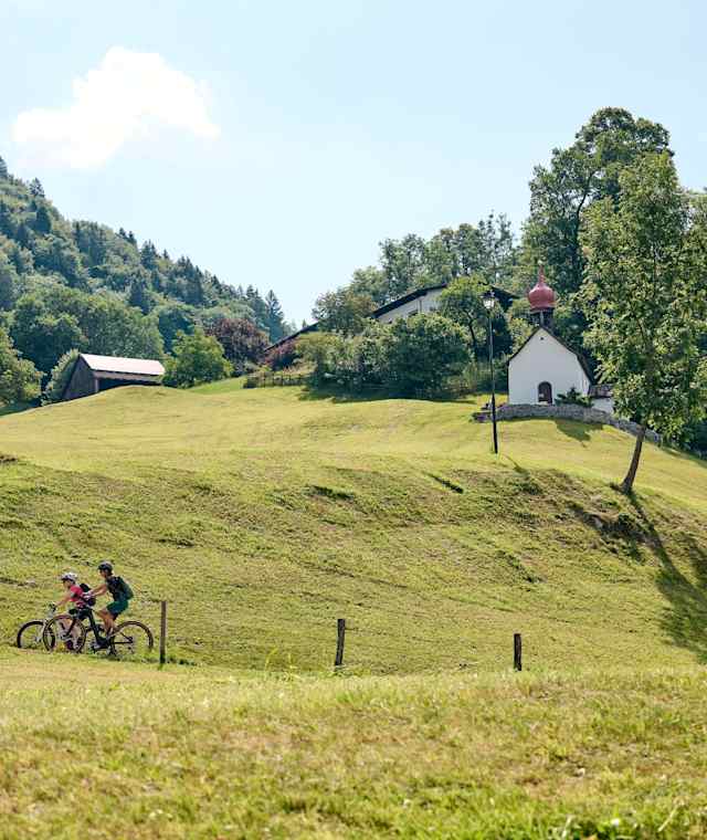 In Laz unterhalb von der Kapelle vorbei