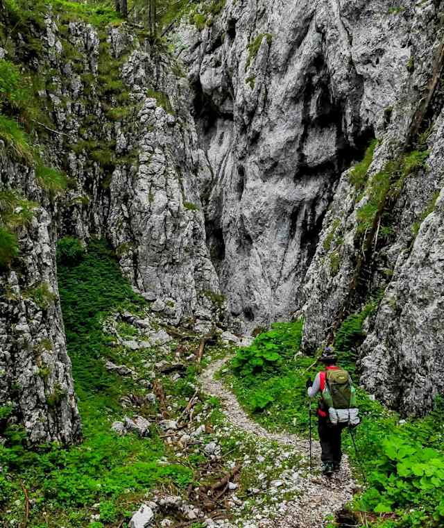 Durch die enge Notgasse