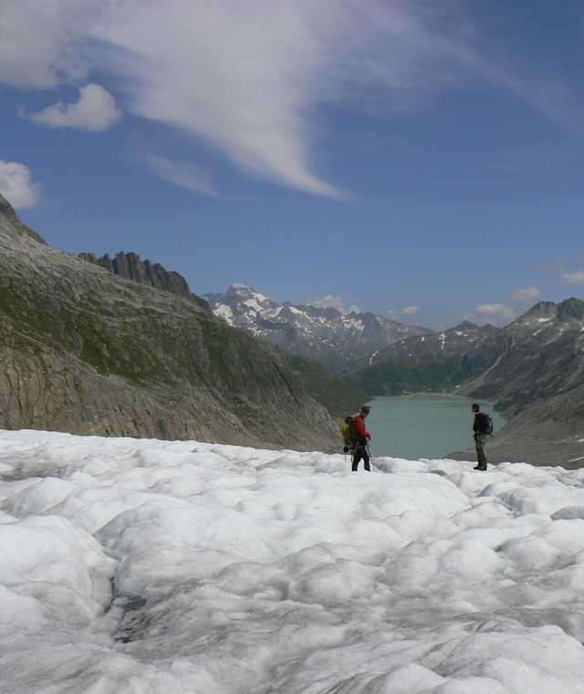 Blick beim Abstieg zum Oberaarsee