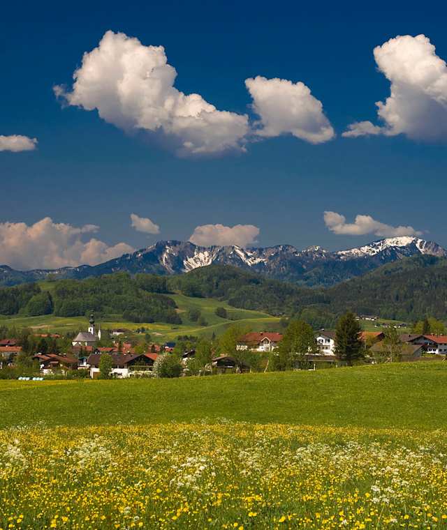 Inzell im Frühling - der Blick von Einsiedl Richtung Adlgaß