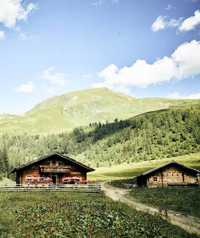 Durchgangalm (1.742 m) am Weg zur Bockhartscharte , Rauris