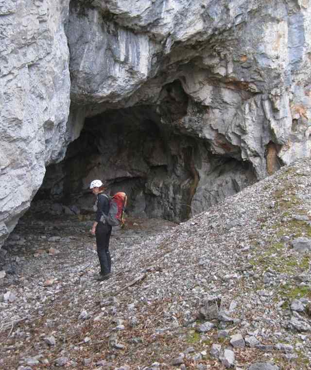 Höhle bei der fallenden Querung