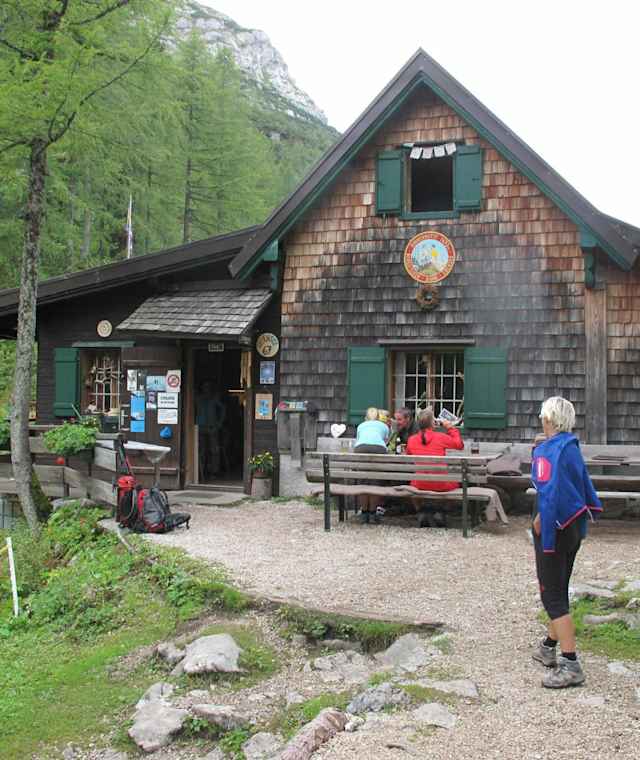 Die kleine Rinnerhütte am Weg zum Rinnerkogel