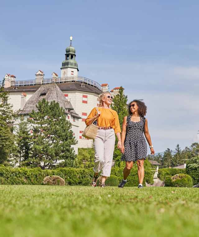 Im Schlosspark von Schloss Ambras