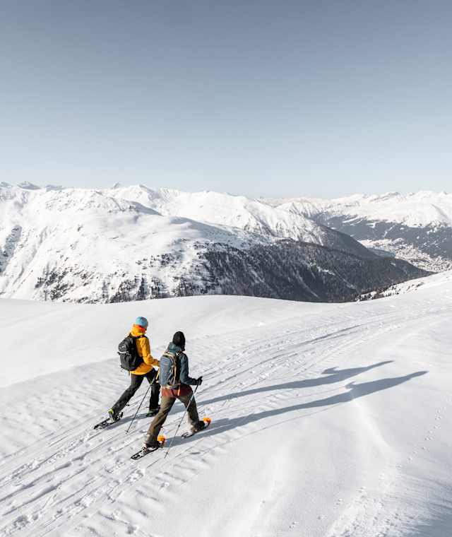 Ein toller Panoramablick bietet sich auf der Schneeschuhrunde