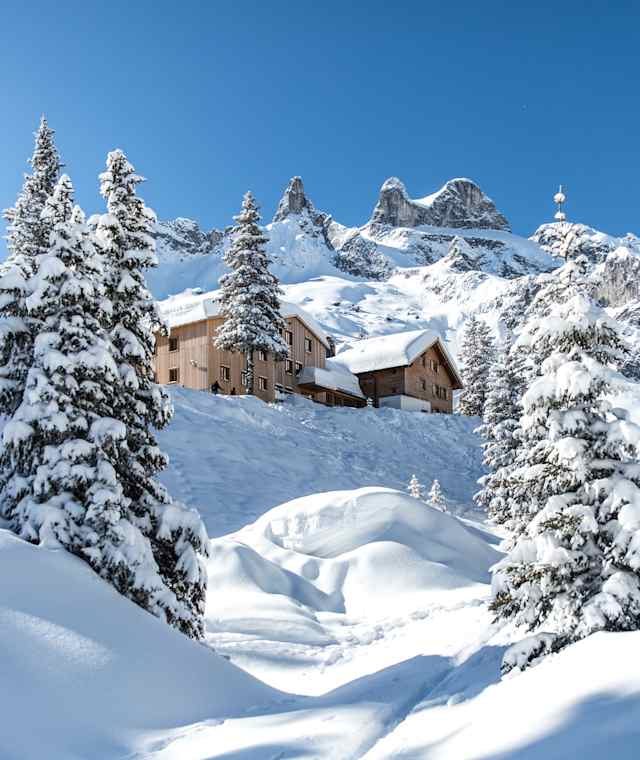 Lindauer Hütte mit den Drei Türmen