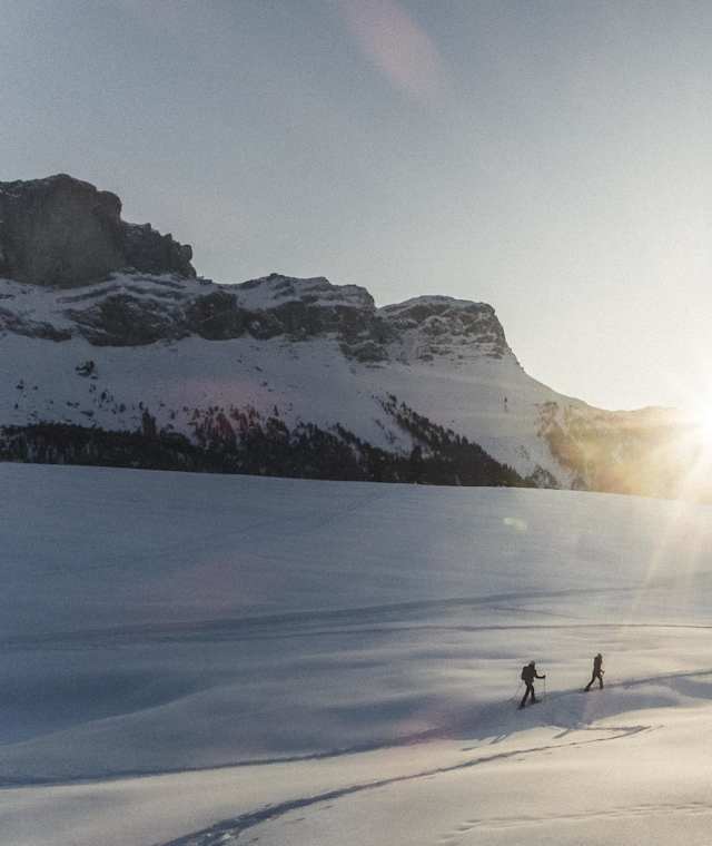 Schneeschuhwandern in Villnöss, im Naturpark Puez-Geisler.