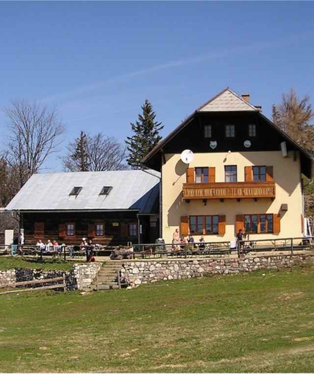 Schoberstein vom Bahnhof Trattenbach