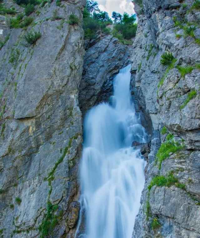Der Simmswasserfall am Weg zum Café Uta bei Holzgau.