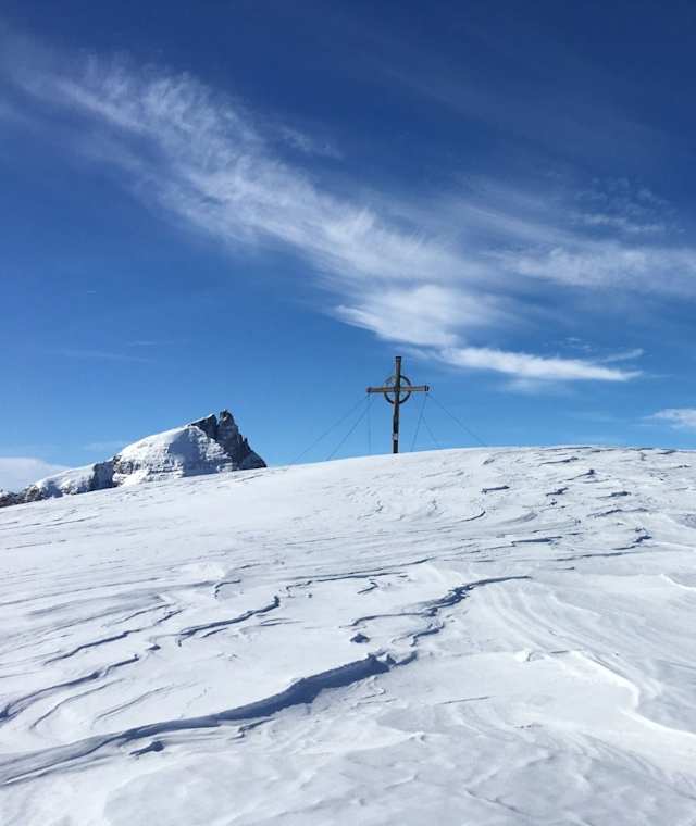 Die letzten Meter zum Gipfelkreuz am Muttenkopf