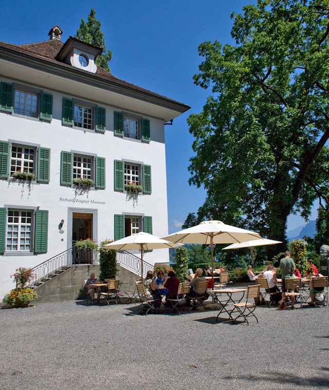 Sommerterrasse vor dem Richard Wagner Museum
