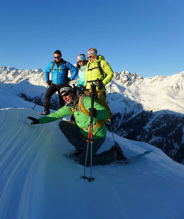 Sonnenuntergangstour mit Schneeschuhen
