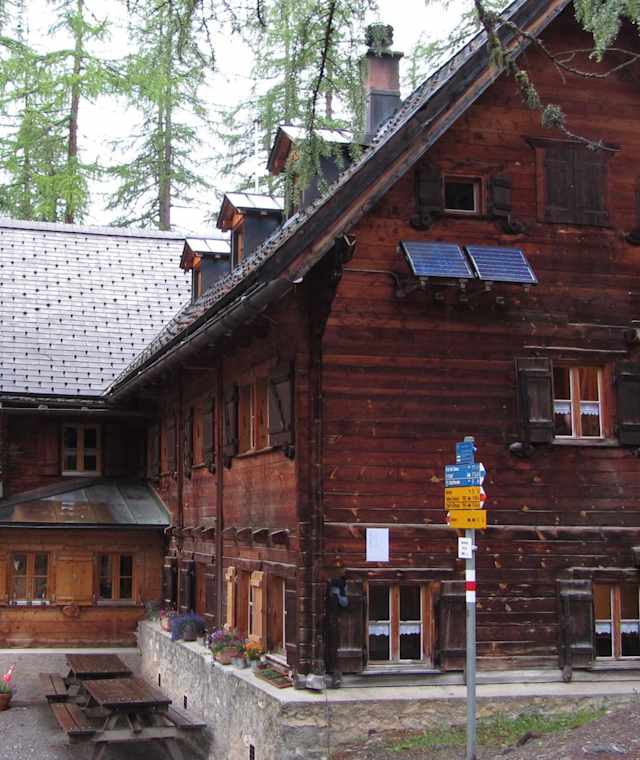 Die urige Chamanna Cluozza