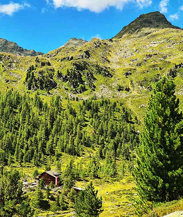 Blick hinunter auf die Lienzer Hütte