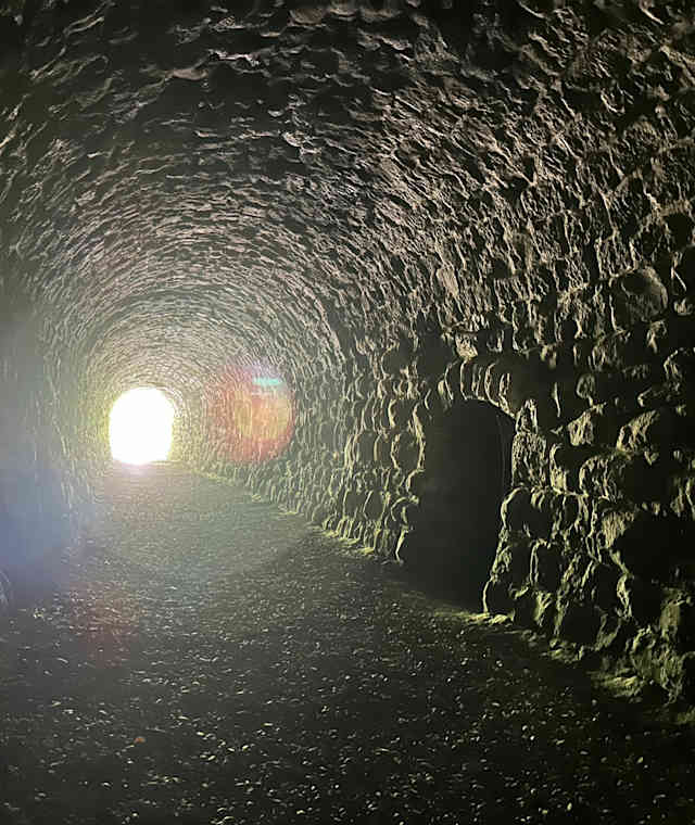 Tunnel auf der Strecke – nur für Fußgänger und Biker
