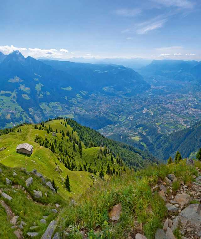 Die Vernuerer Hochwart oberhalb von Oberöberst.