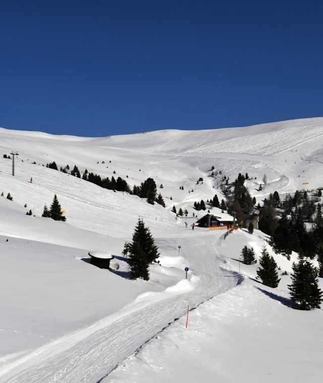 Aufstieg mit Blick auf die Piste