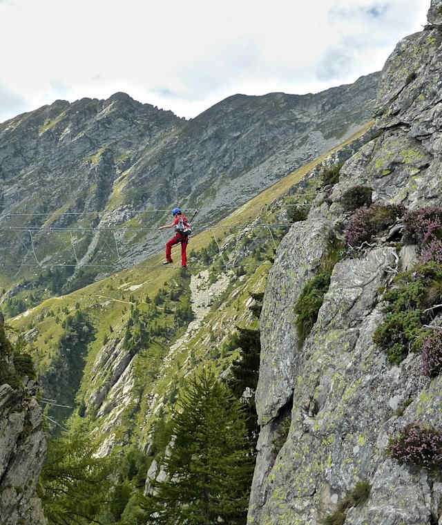 Die Hängebrücke (ponte tibetano) am Klettersteig.