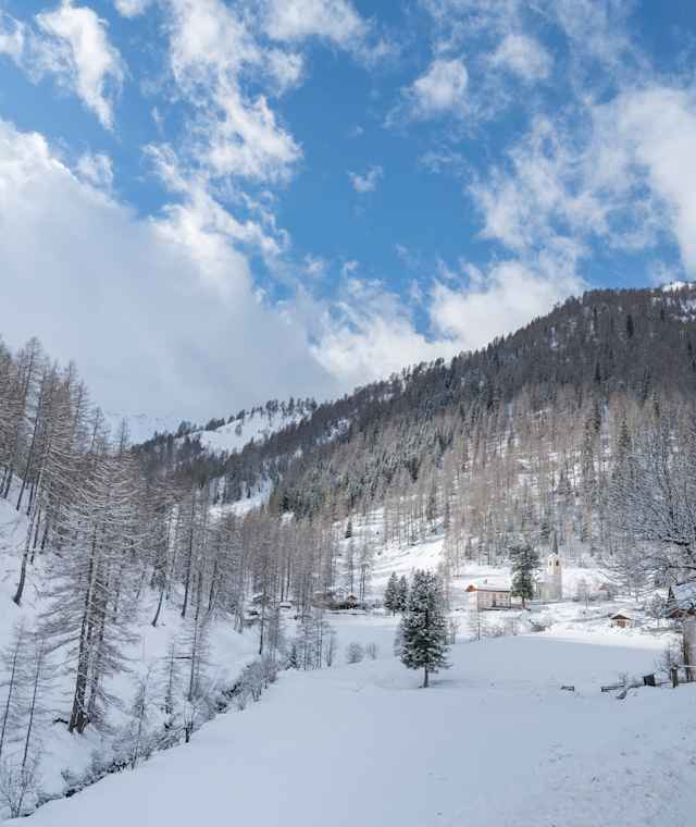 Weiler Kalkstein und die Kirche Maria Schnee im Villgratental
