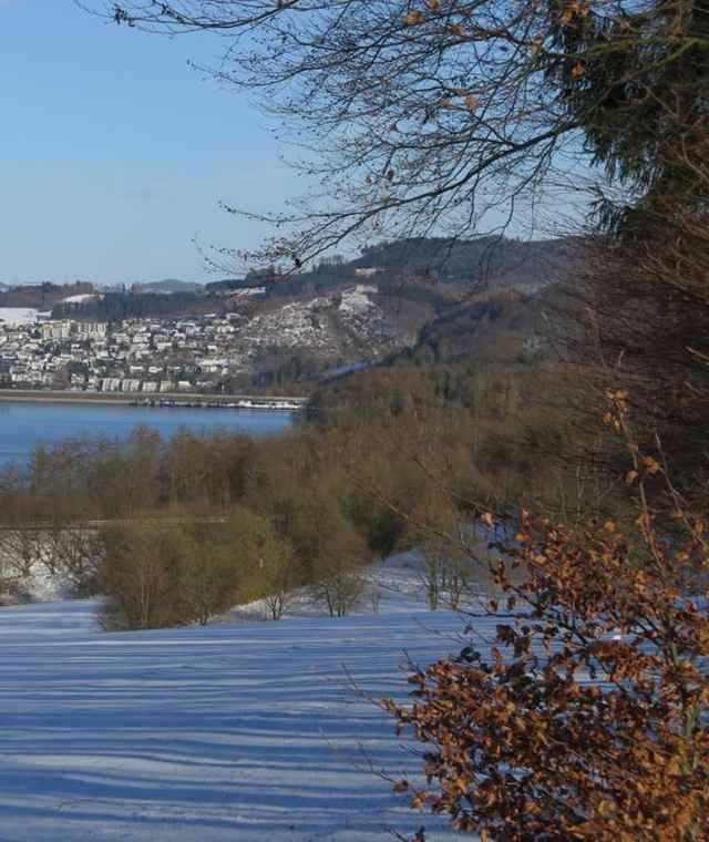 Blick auf den Hennesee an der Berghauser Bucht