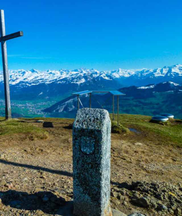 Herrlicher Rundblick auf zig Berggipfel auf dem Wildspitz.