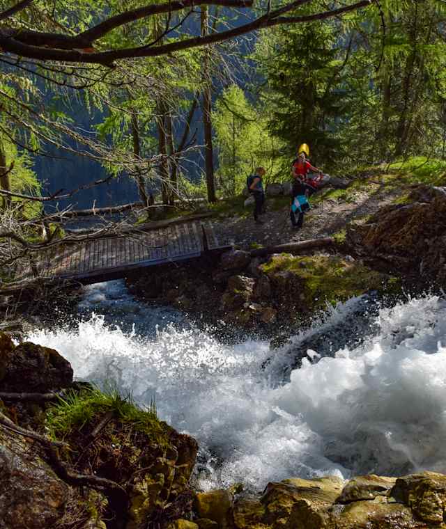 Wasserfall bei der Wasserfallbrücke im Anstieg durch das Winklertal.