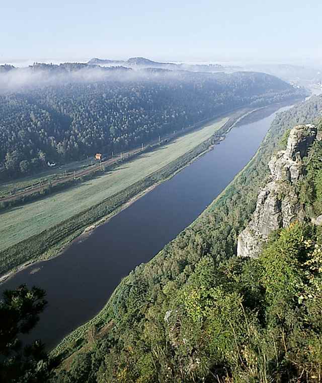 Aussichtsfelsen und Rauensteinkammweg