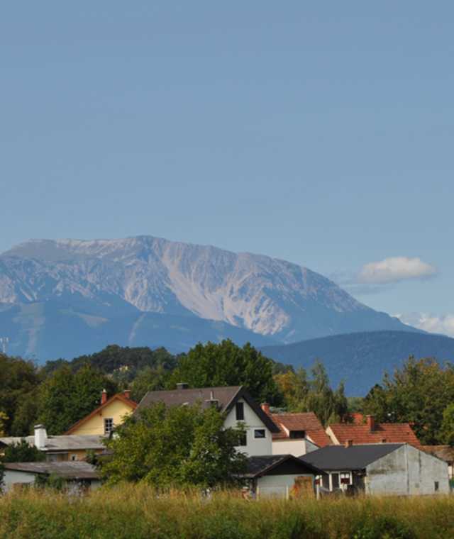 Thermengemeinde mit Blick zum Schneeberg
