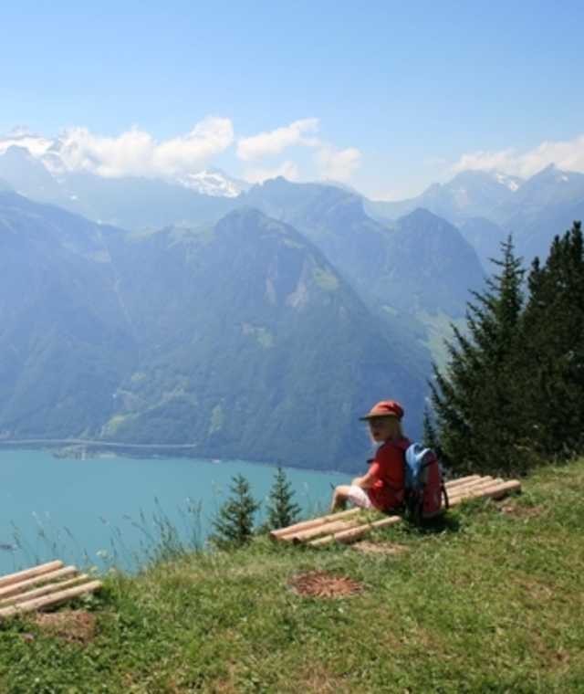 Rastbank mit Blick auf den Vierwaldstättersee