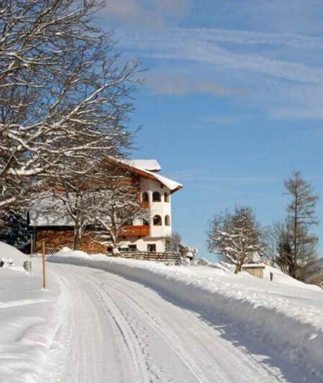 Sonnige Winterwanderung zum Gröbenhof imStubaital