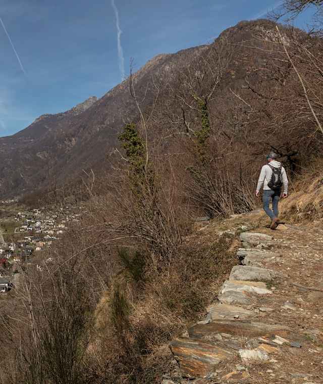 Winterwanderung entlang der Sonnenhänge des Maggiatals
