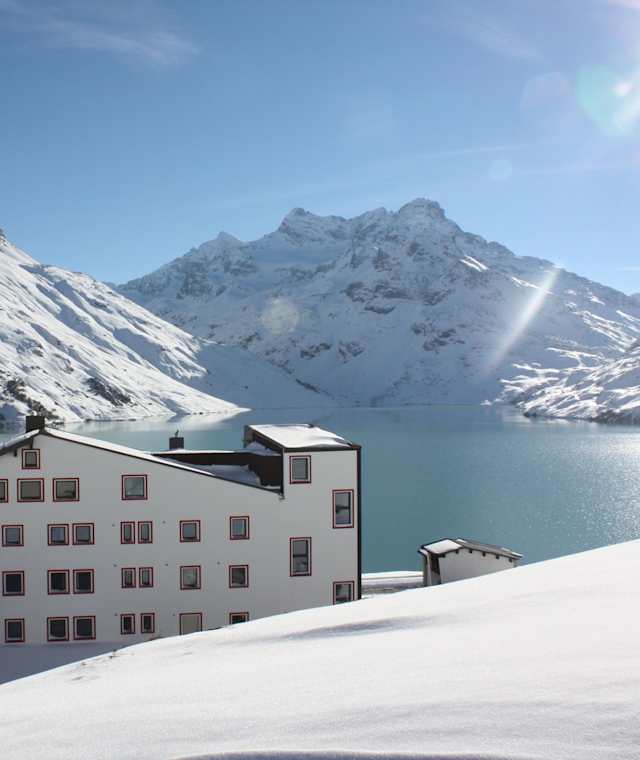 Berggasthof Piz Buin mit Stausee