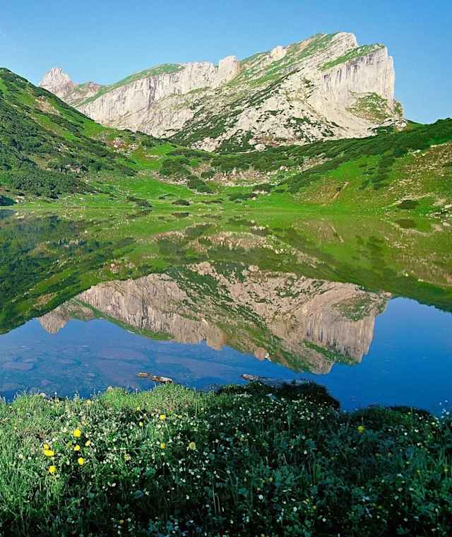 Der Ziereiner See ist auch als blaues Auge des Rofan bekannt